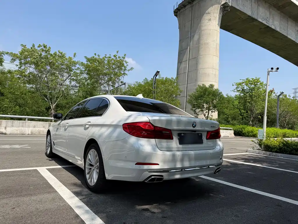 BMW 5 Series — миниатюра 4