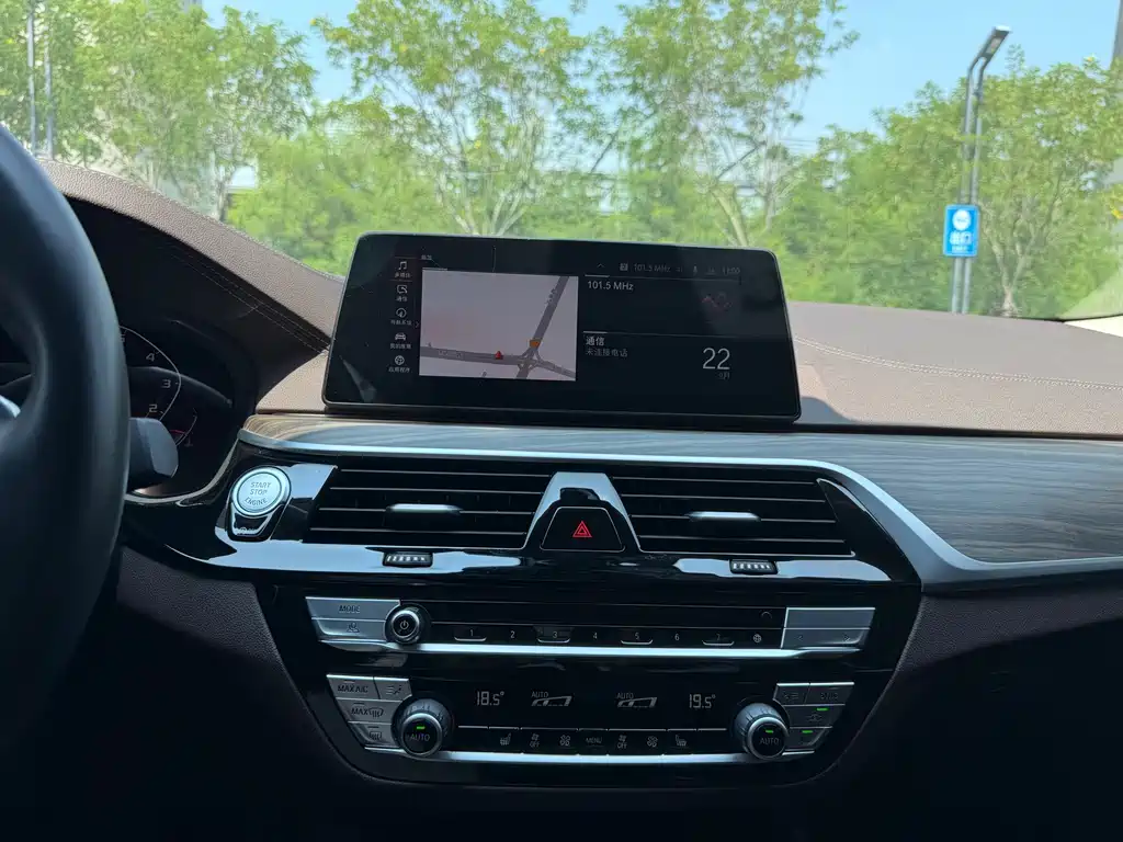 BMW 5 Series — миниатюра 15