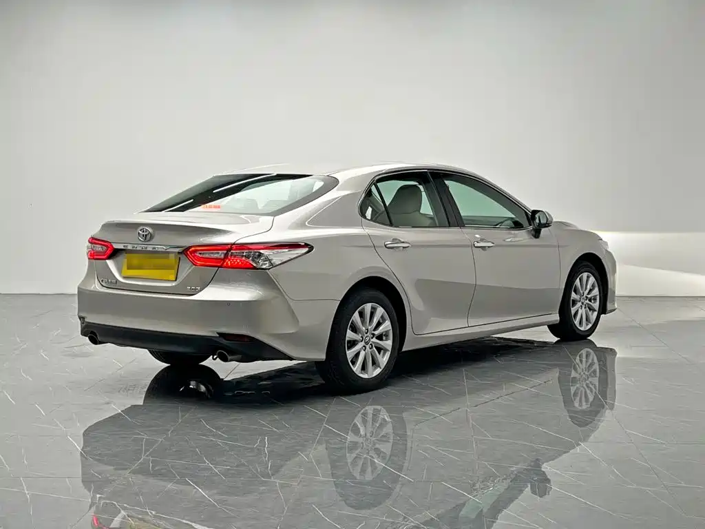Toyota Camry — миниатюра 6