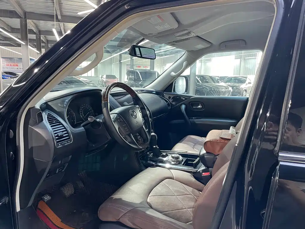 Nissan Patrol — миниатюра 6