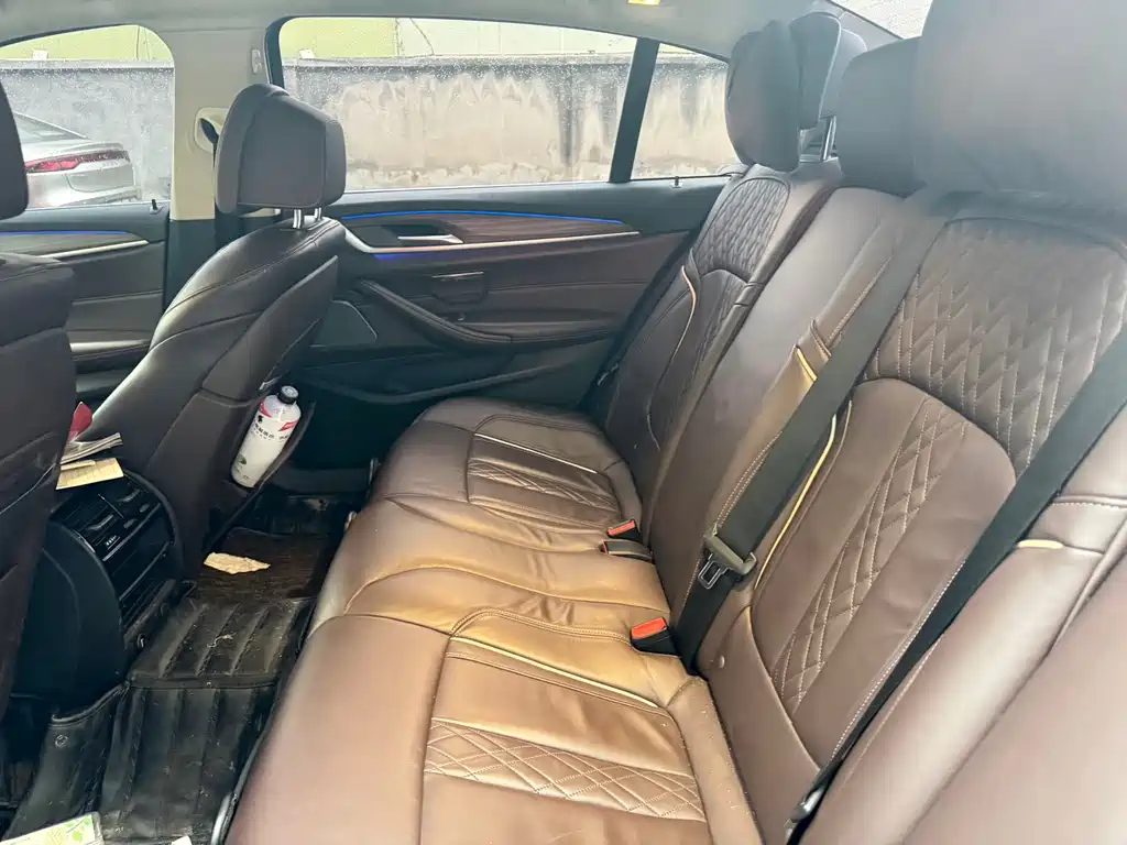 BMW 5 Series New Energy — миниатюра 7