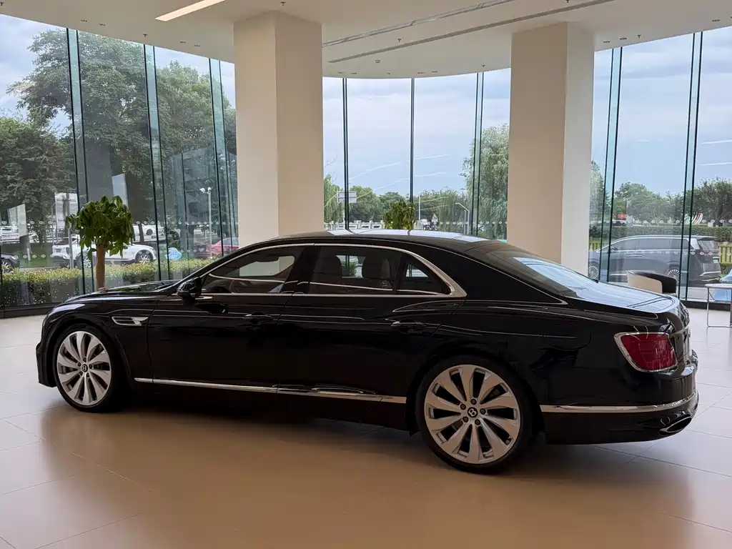 Bentley Flying Spur 2026 4.0T V8 Standard