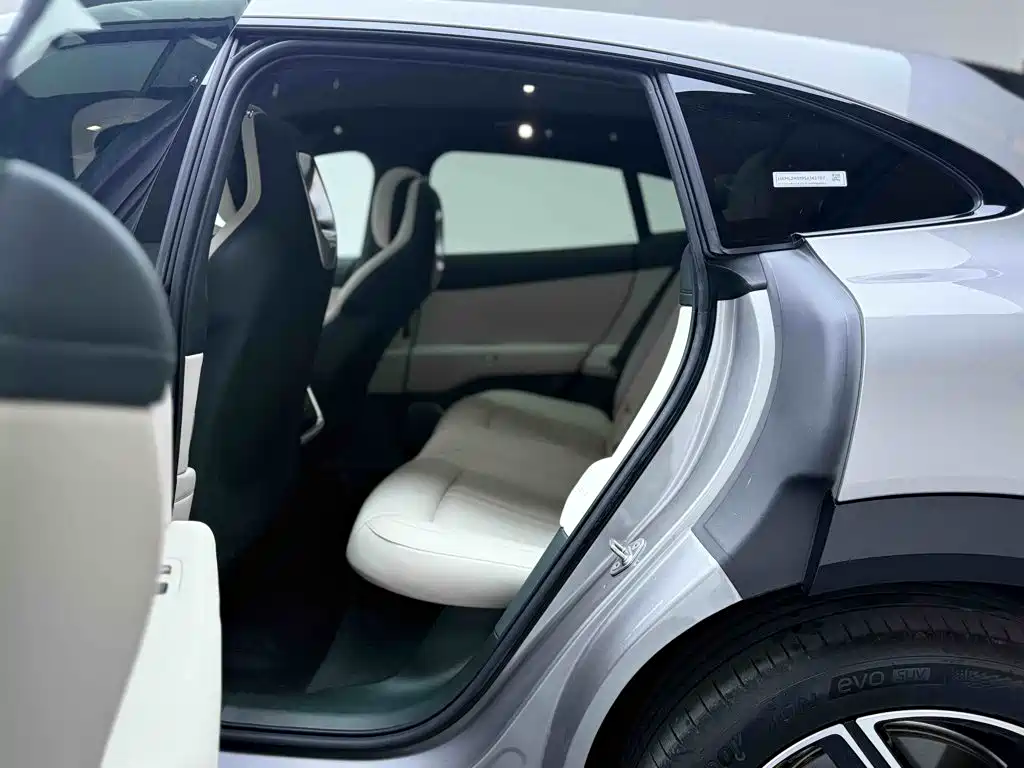 Xiaomi YU7 — миниатюра 17