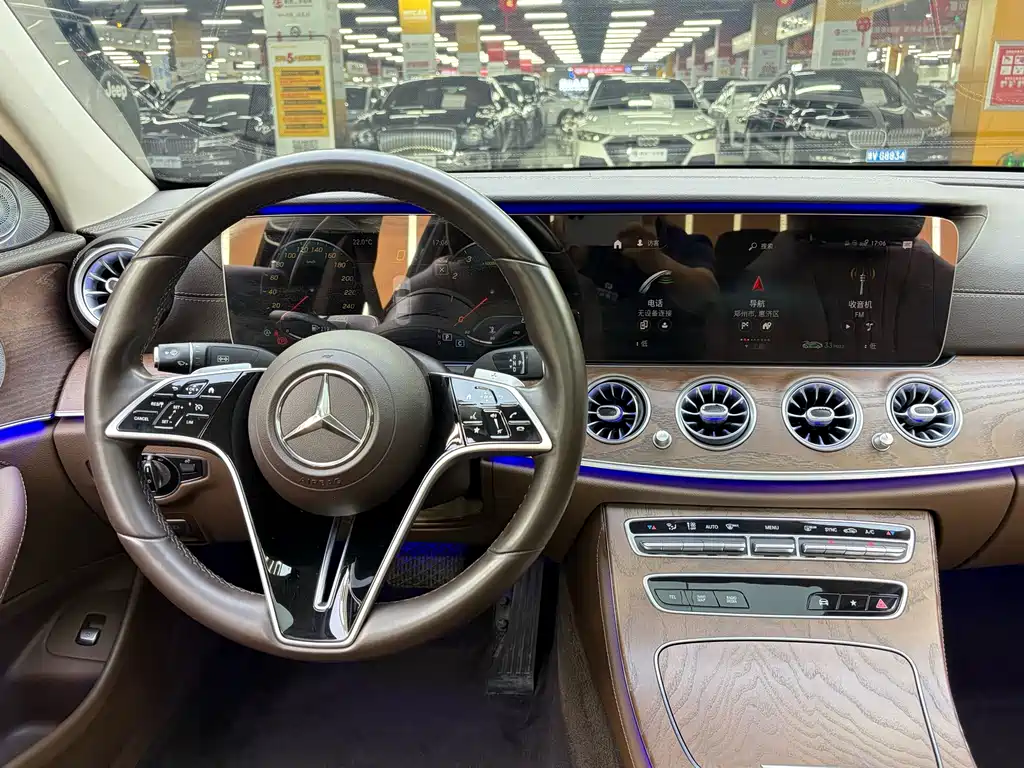 Mercedes-Benz E-Class — миниатюра 7
