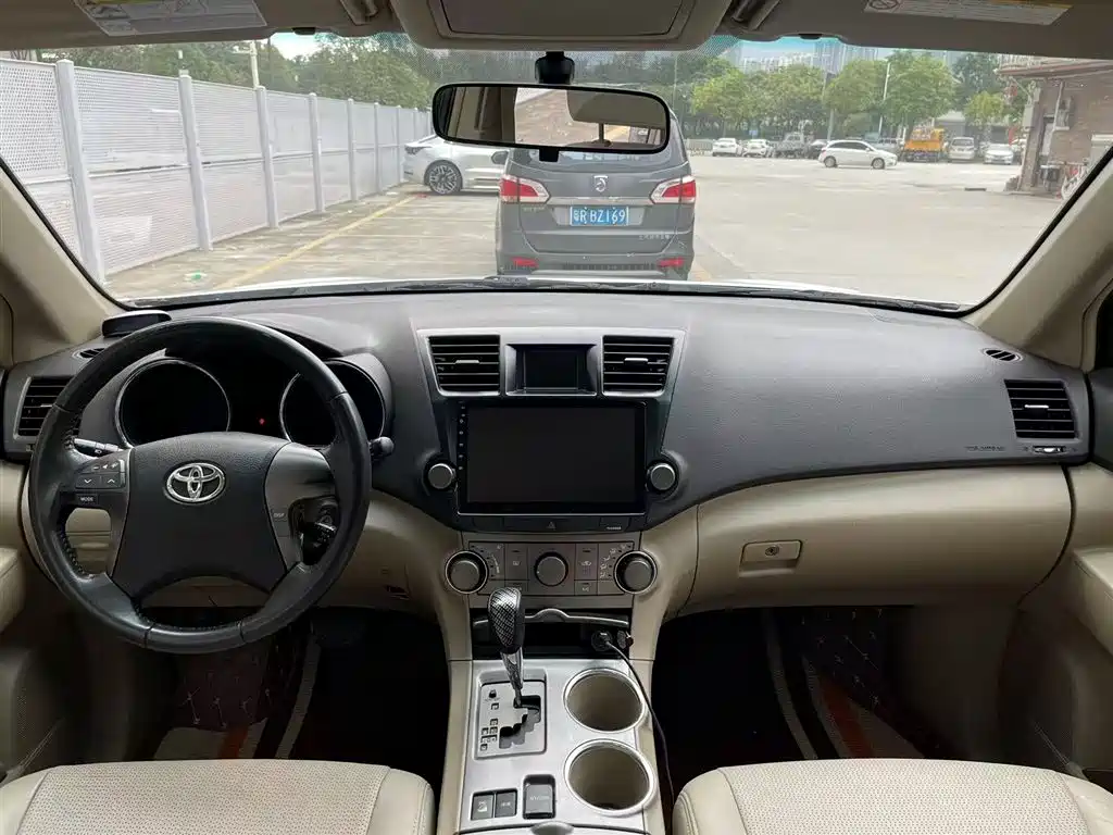 Toyota Highlander 2009 2.7L 5 мест Sport