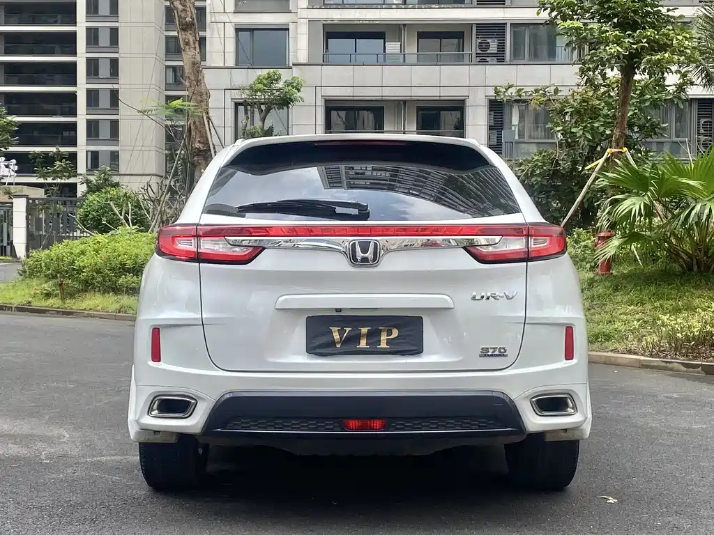 HONDA UR V