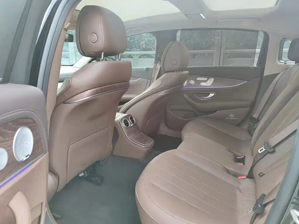 Mercedes-Benz E-Class — миниатюра 6
