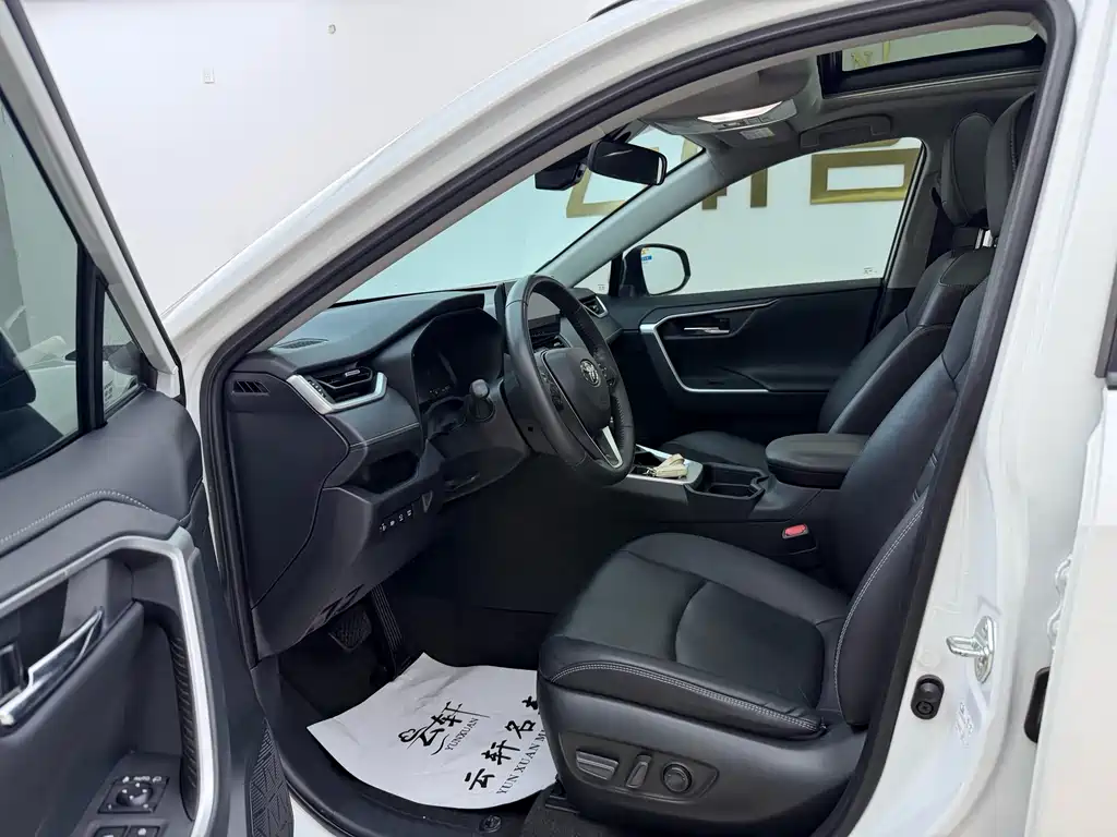 Toyota RAV4 — миниатюра 4