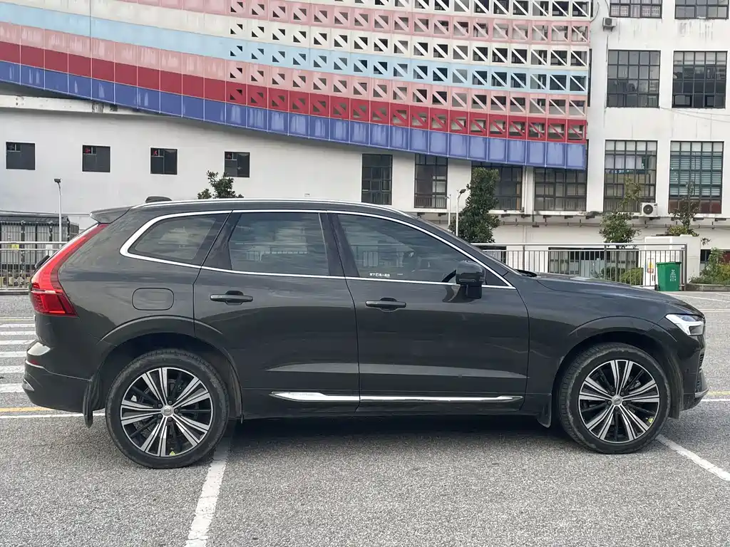 Volvo XC60 PHEV — миниатюра 7
