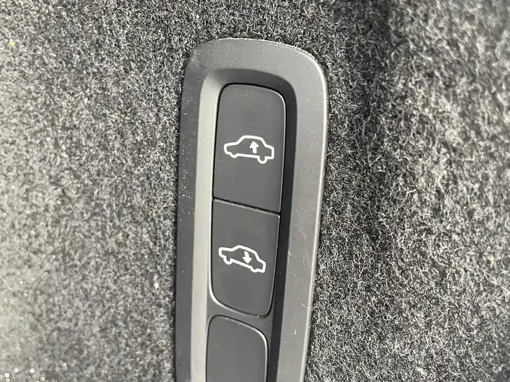 Volvo XC60 PHEV — миниатюра 22