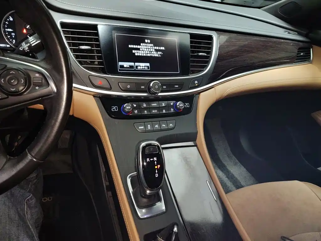 Buick LaCrosse — миниатюра 10