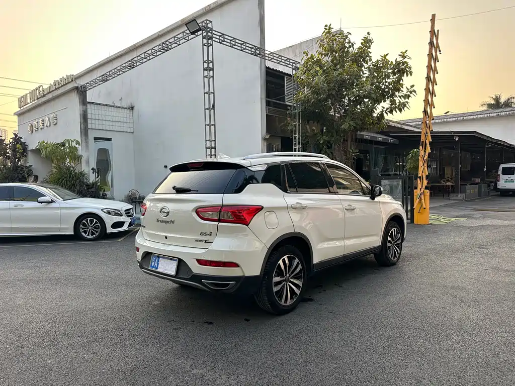 GAC TRUMPCHI GS4