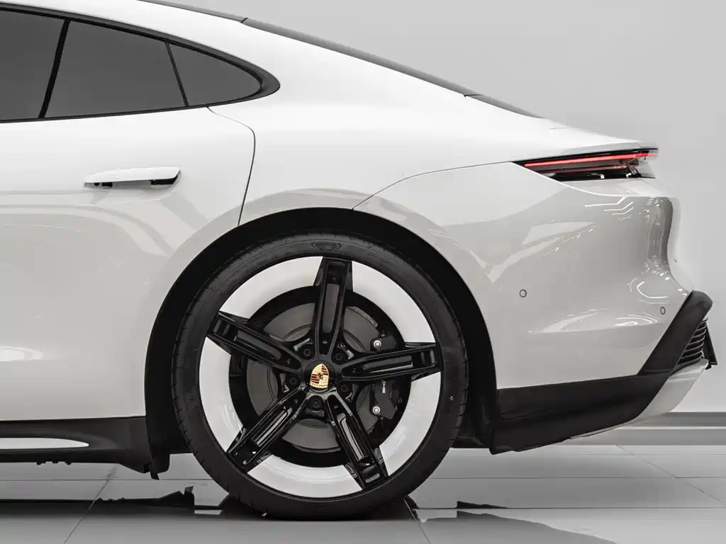 Porsche Taycan — миниатюра 11