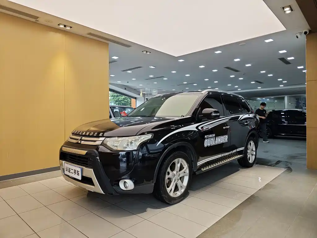 Mitsubishi Outlander (Import) 2014
