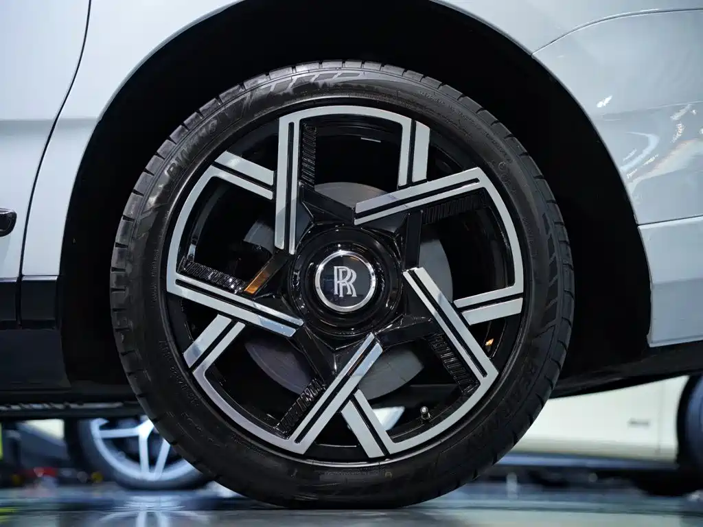 Rolls-Royce Cullinan — миниатюра 10