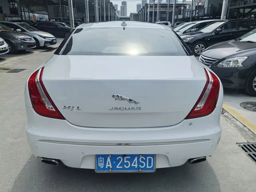 Jaguar XJ — миниатюра 4