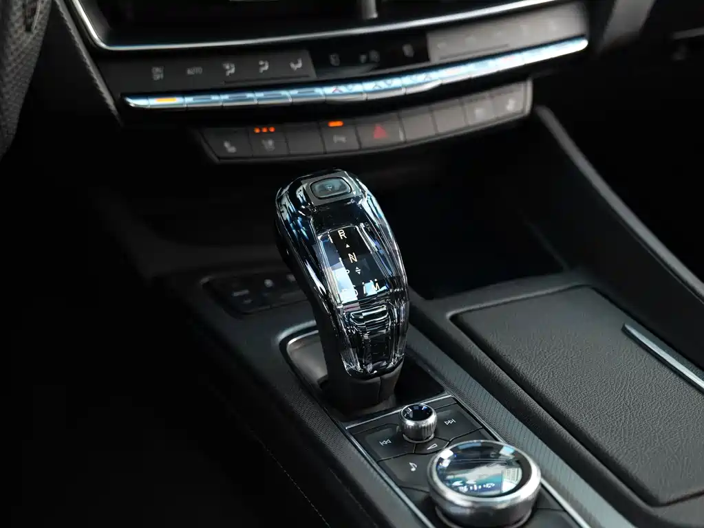 Cadillac CT5 — миниатюра 10