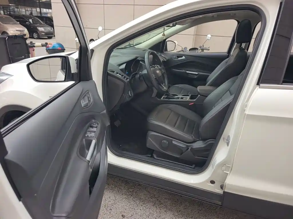 Ford Kuga — миниатюра 16