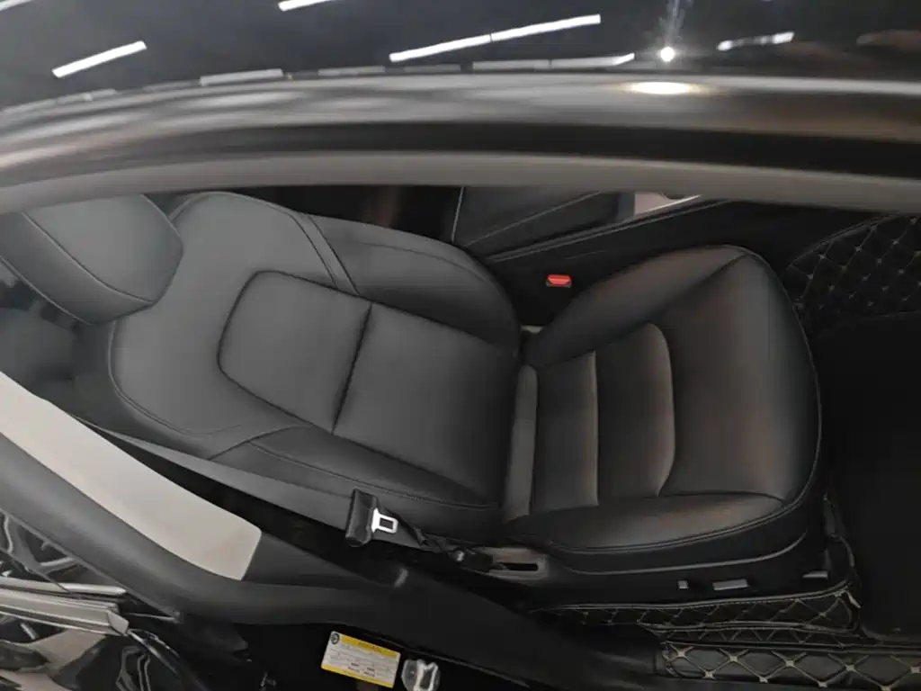 Tesla Model Y — миниатюра 20