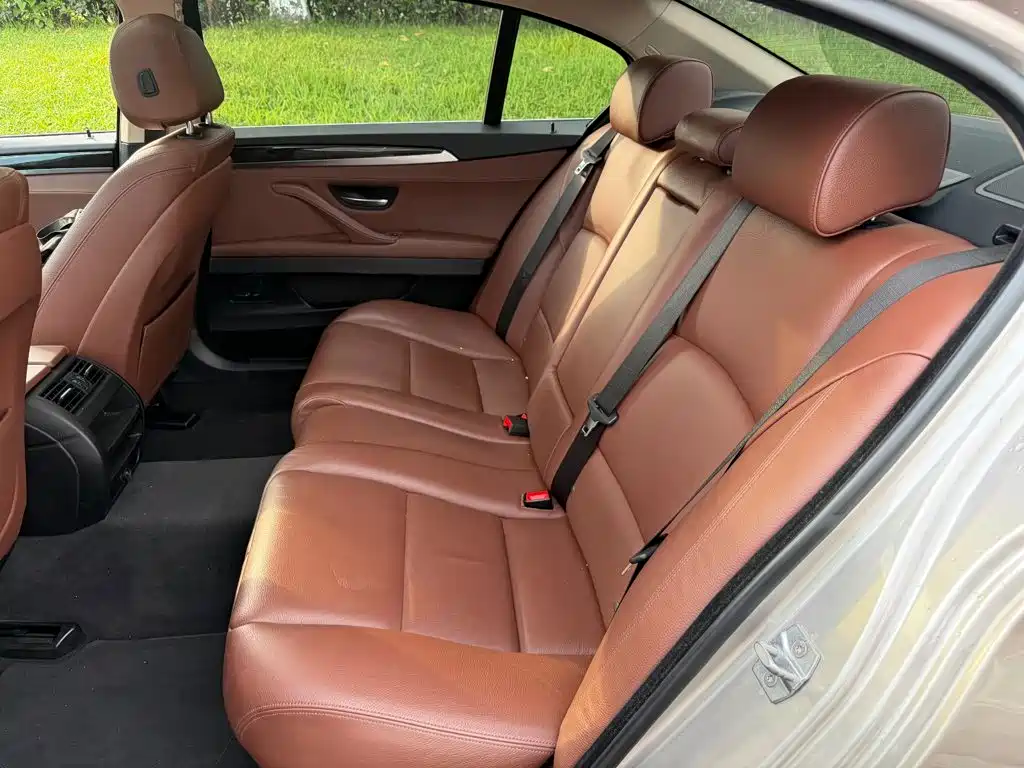 BMW 5 Series — миниатюра 12