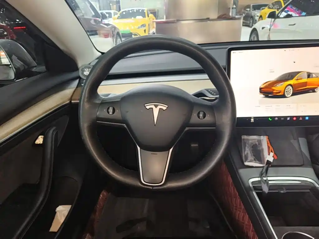 Tesla Model 3 — миниатюра 11