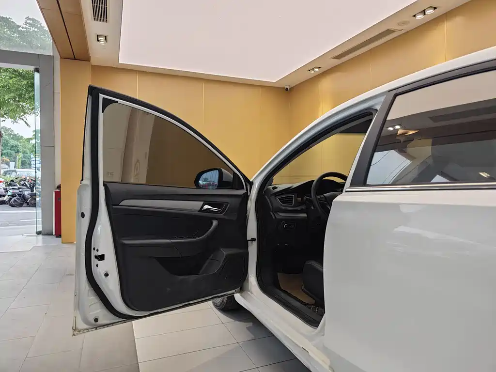 Roewe 360 2017 1.5L AT