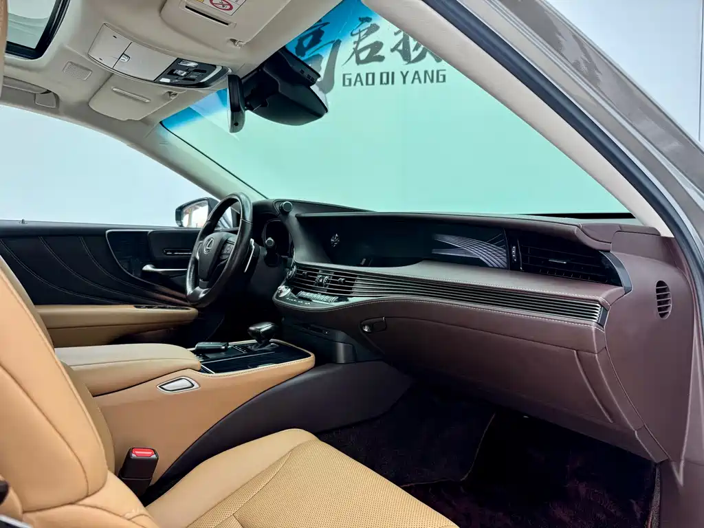 Lexus LS — миниатюра 13