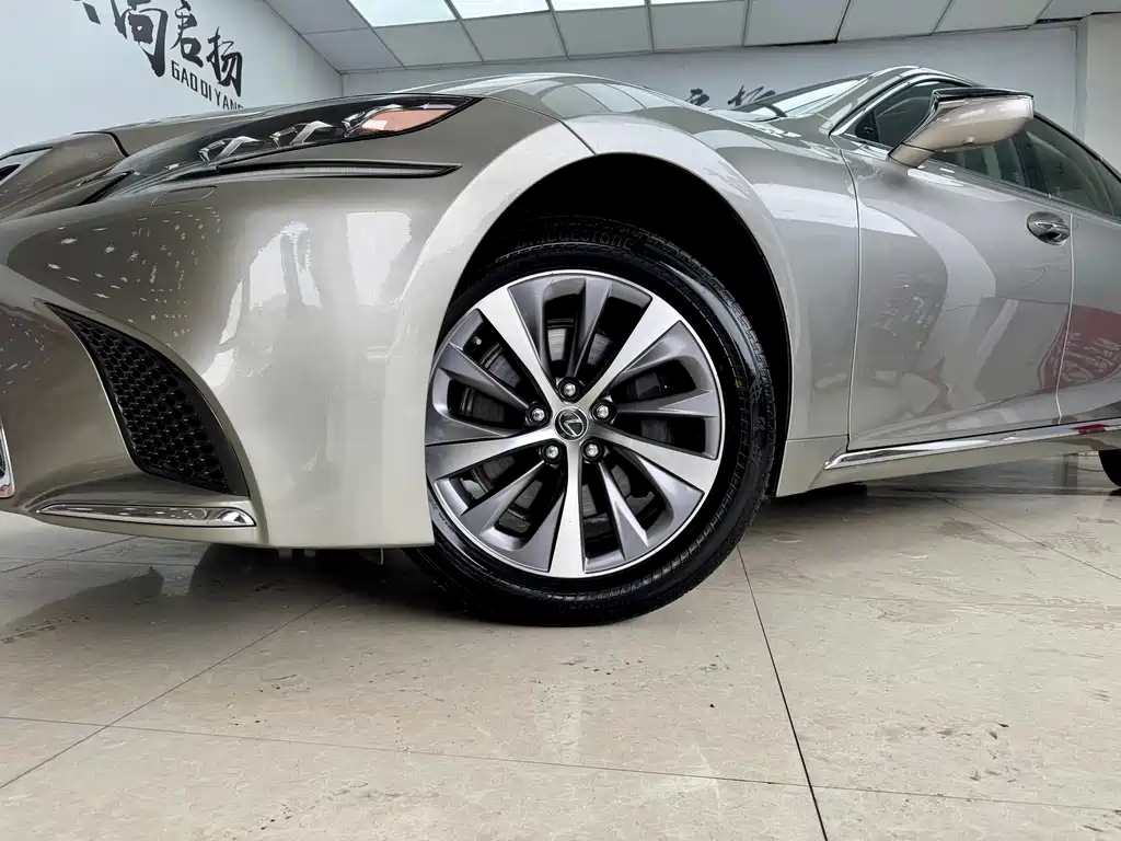 Lexus LS — миниатюра 19
