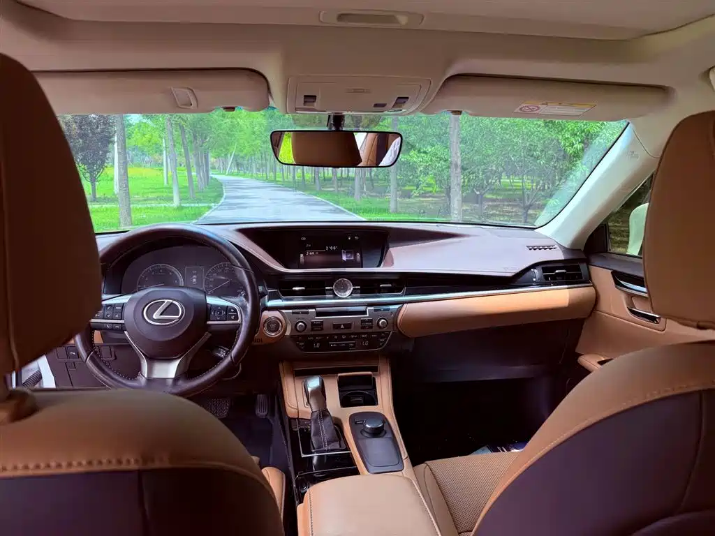 Lexus ES 2015 200 Comfort