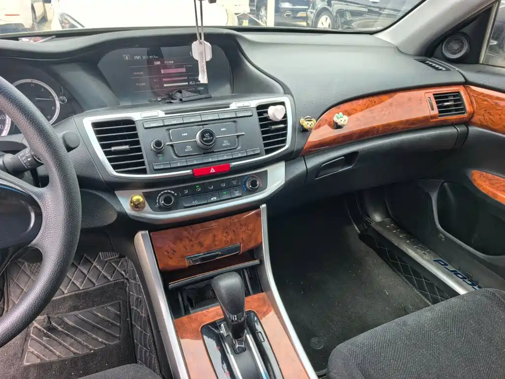 Honda Accord — миниатюра 13