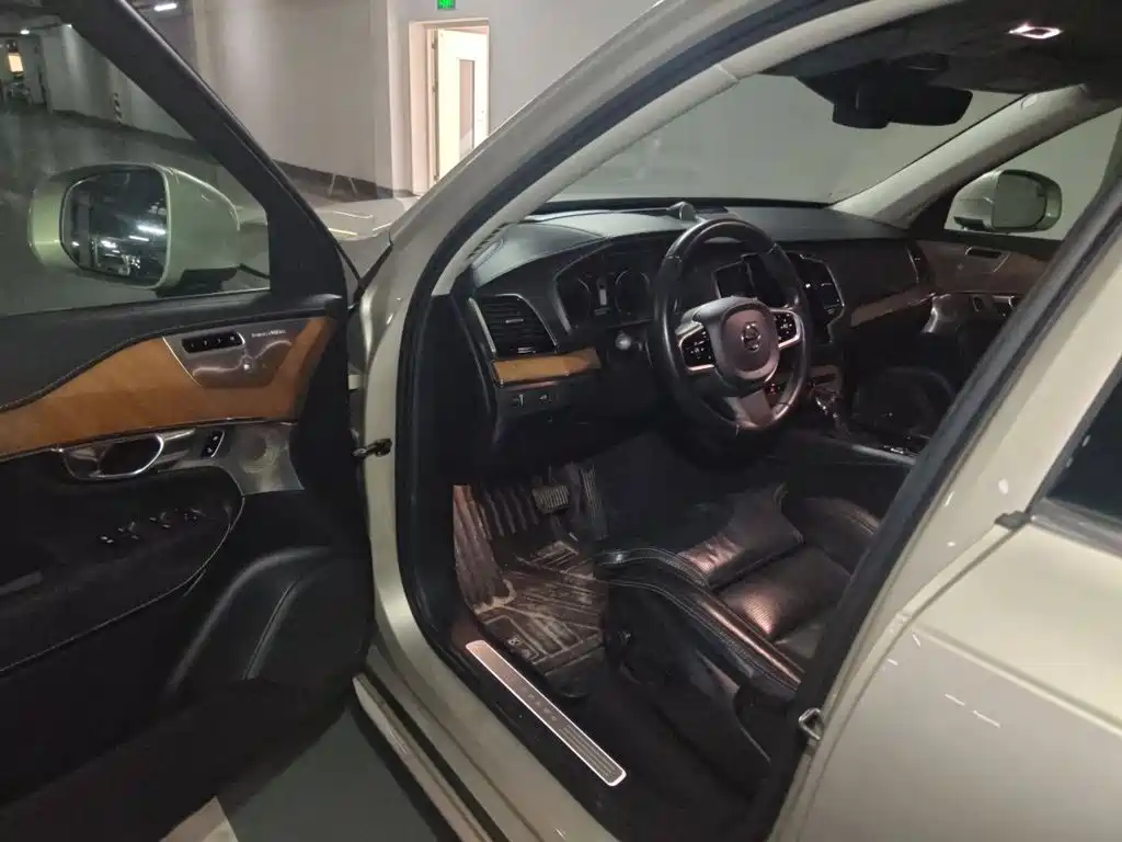 Volvo XC90 — миниатюра 14
