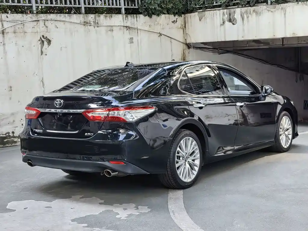 Toyota Camry — миниатюра 14