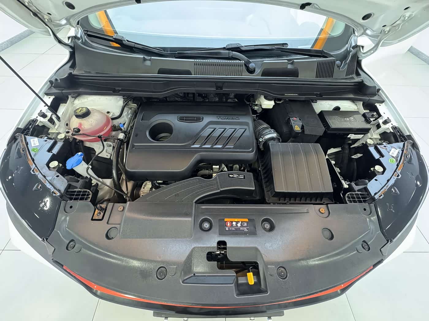 Geely Binyue 1.4 л 2022 г. Белый, пробег 35000 км