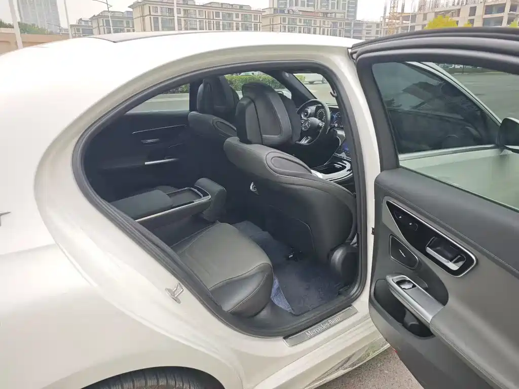 Mercedes-Benz C-Class 2023 — фото 6