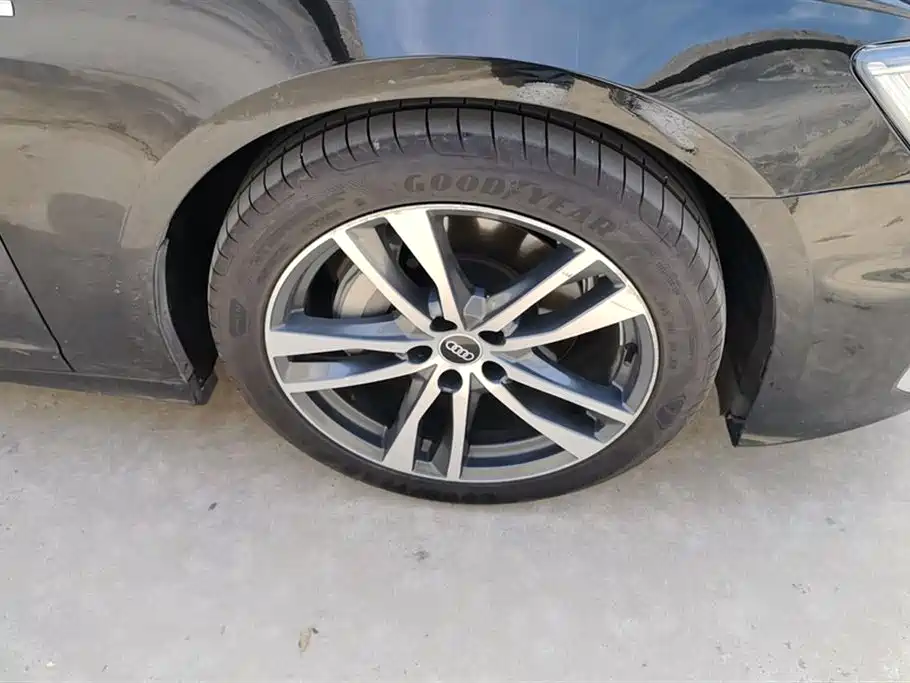 Audi A6L 2023 40 TFSI Luxury