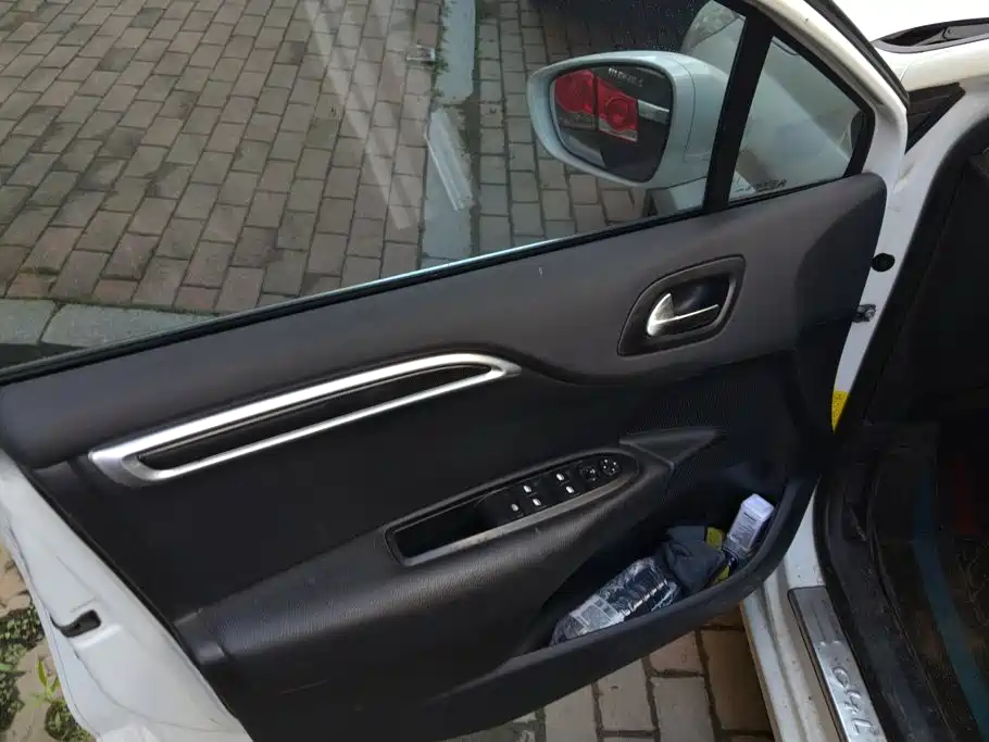 Citroen C4L — миниатюра 7