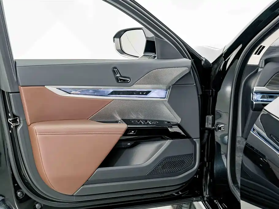 BMW 7 Series — миниатюра 16