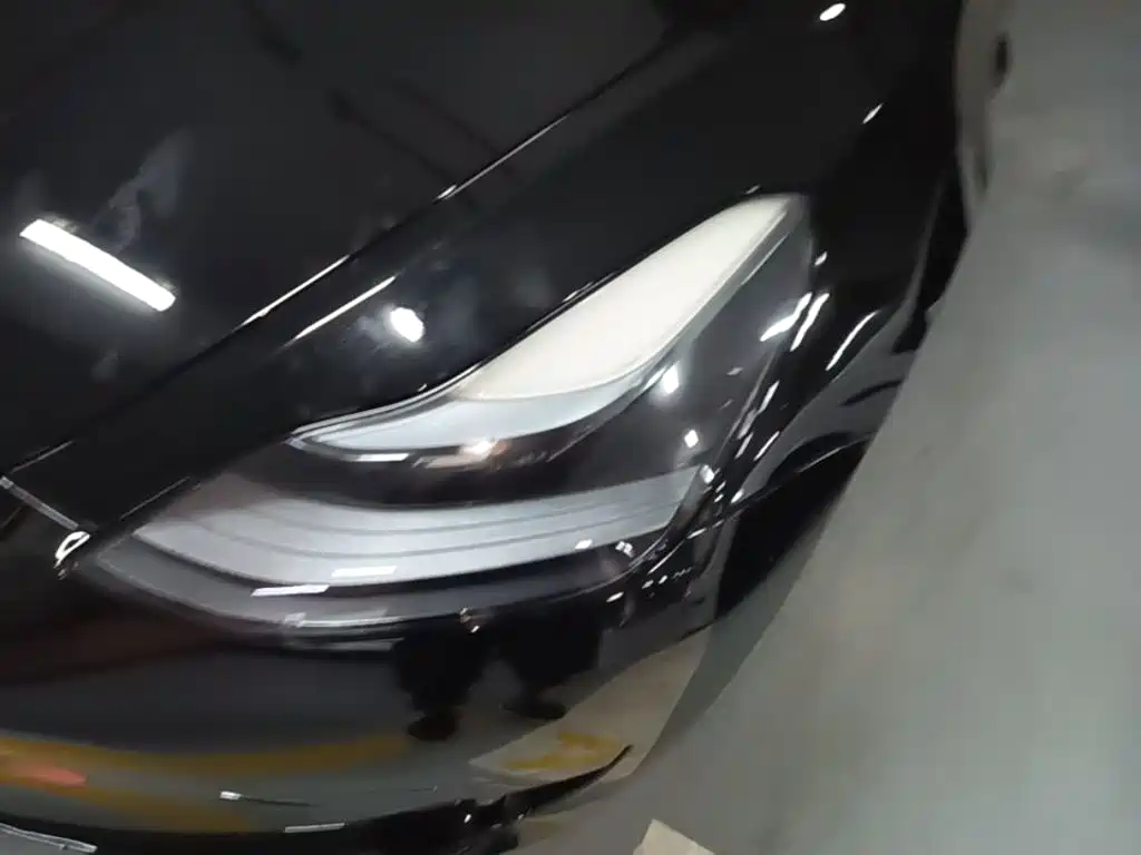 Tesla Model 3 — миниатюра 24