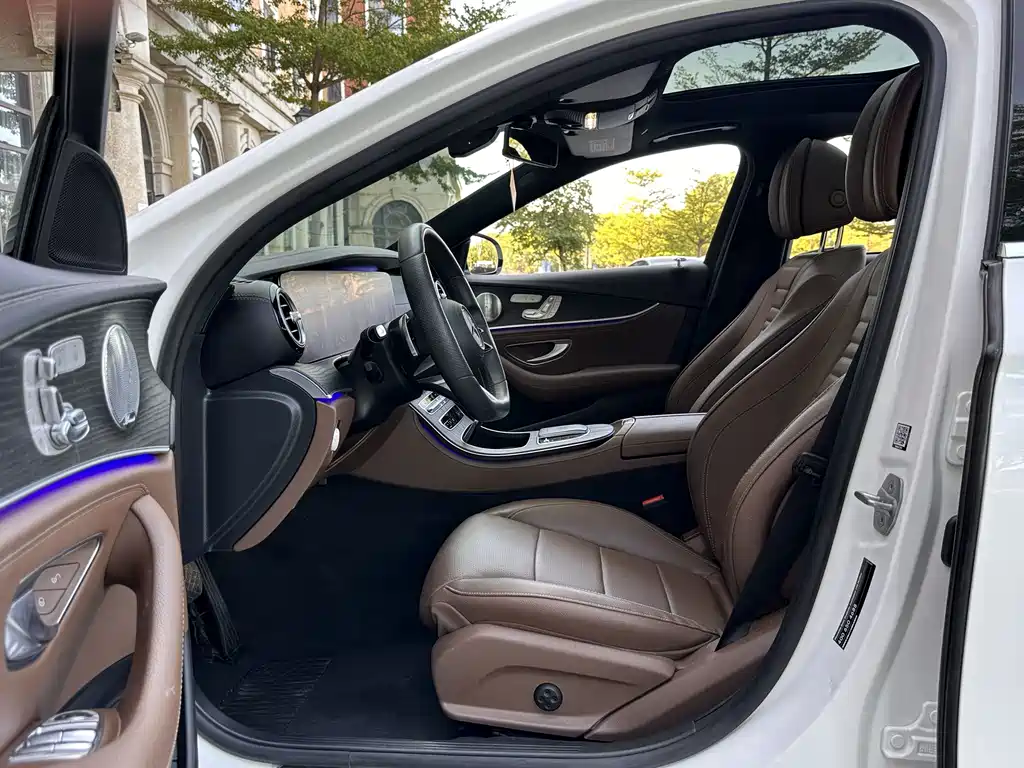 Mercedes-Benz E-Class — миниатюра 10