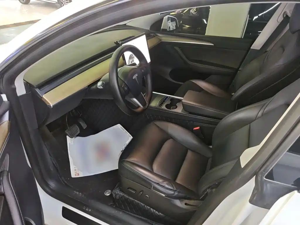 Tesla Model Y — миниатюра 16