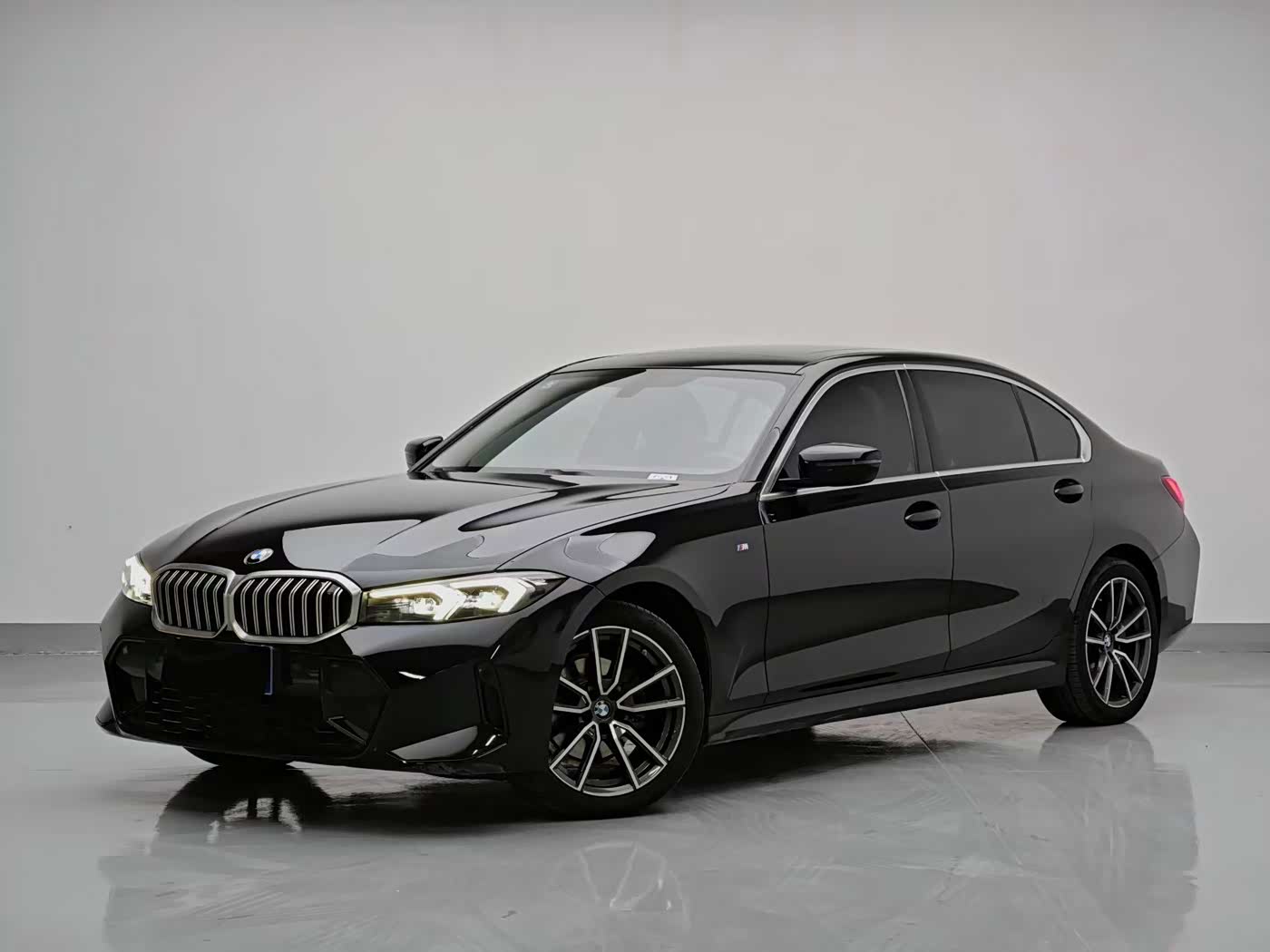 BMW 3 Series 2.0 л 2023 г. Чёрный, пробег 31000 км