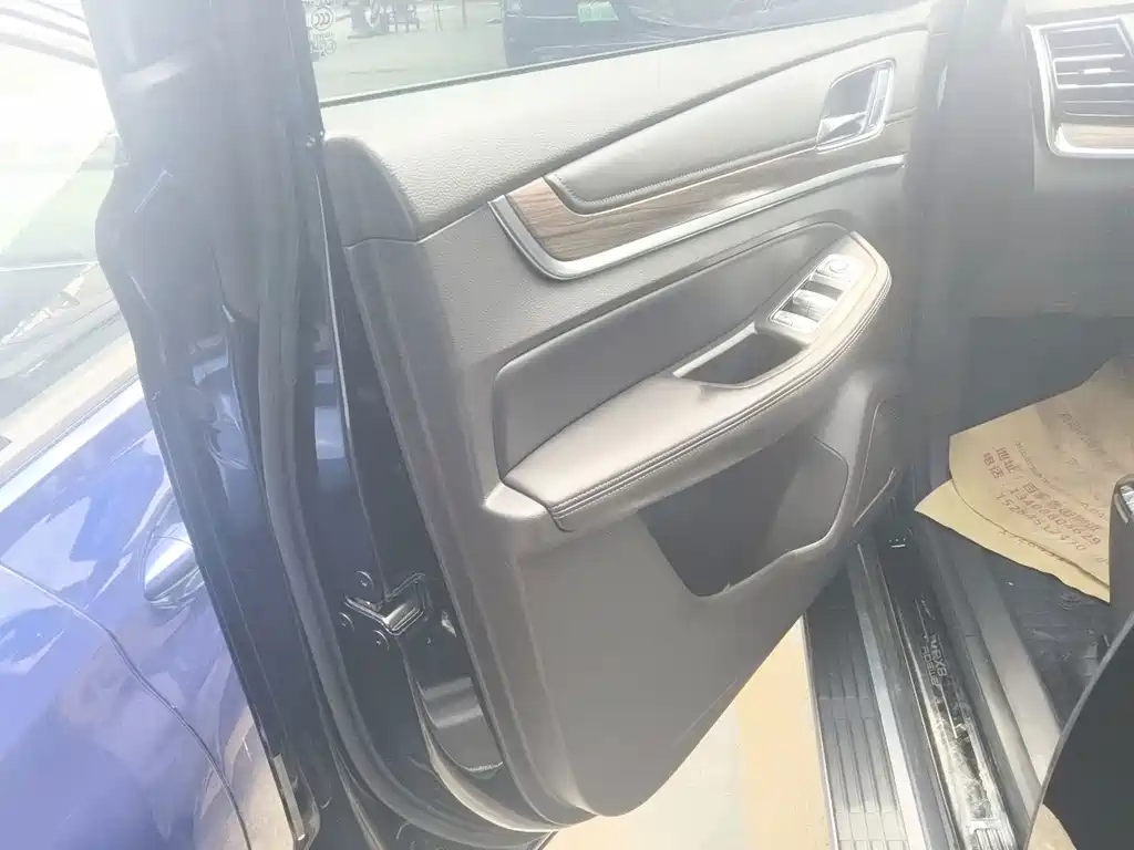 Roewe RX8 — миниатюра 12