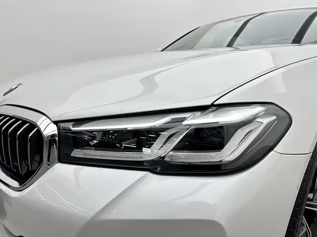BMW 5 Series — миниатюра 18