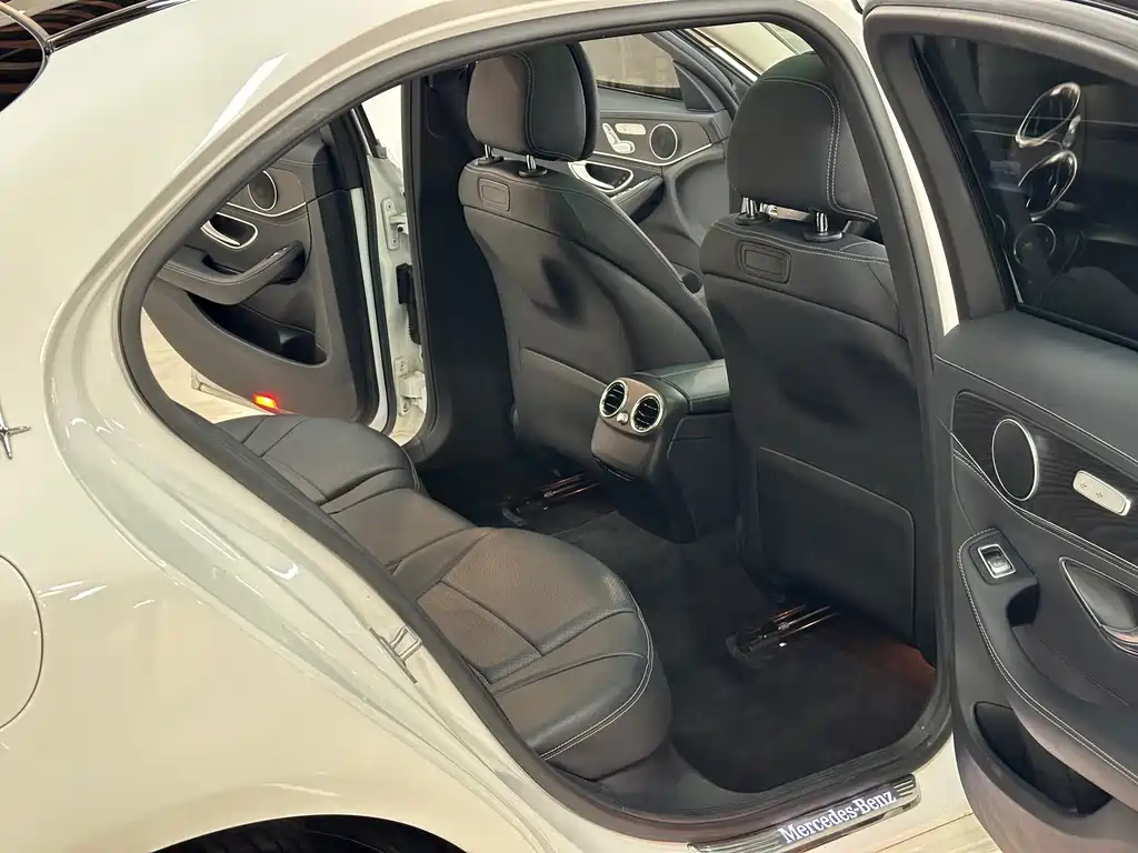Mercedes-Benz C-Class — миниатюра 10
