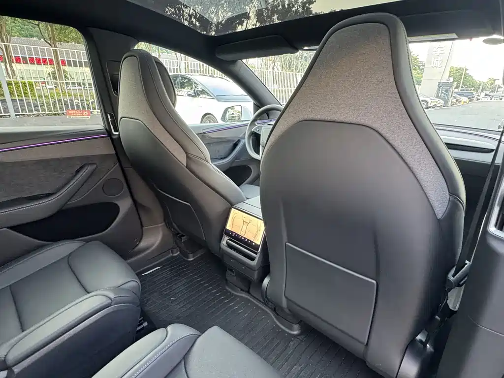 Tesla Model Y L — миниатюра 22