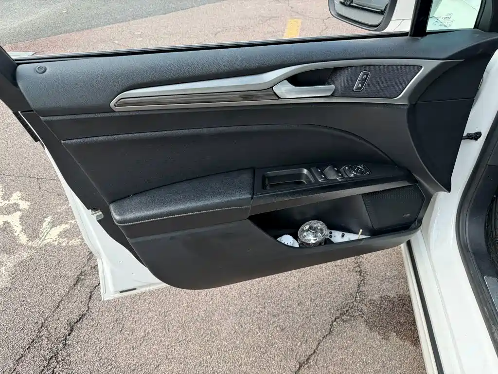 Ford Mondeo — миниатюра 6