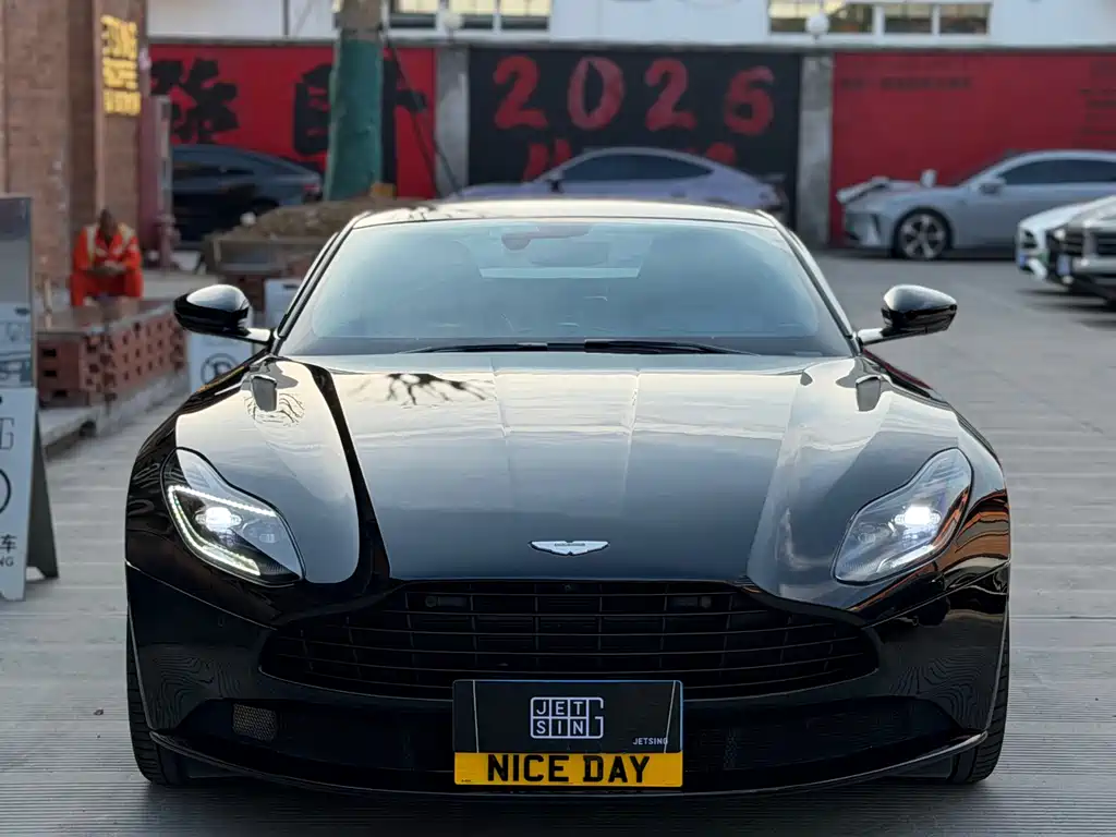 Aston Martin DB11 2018
