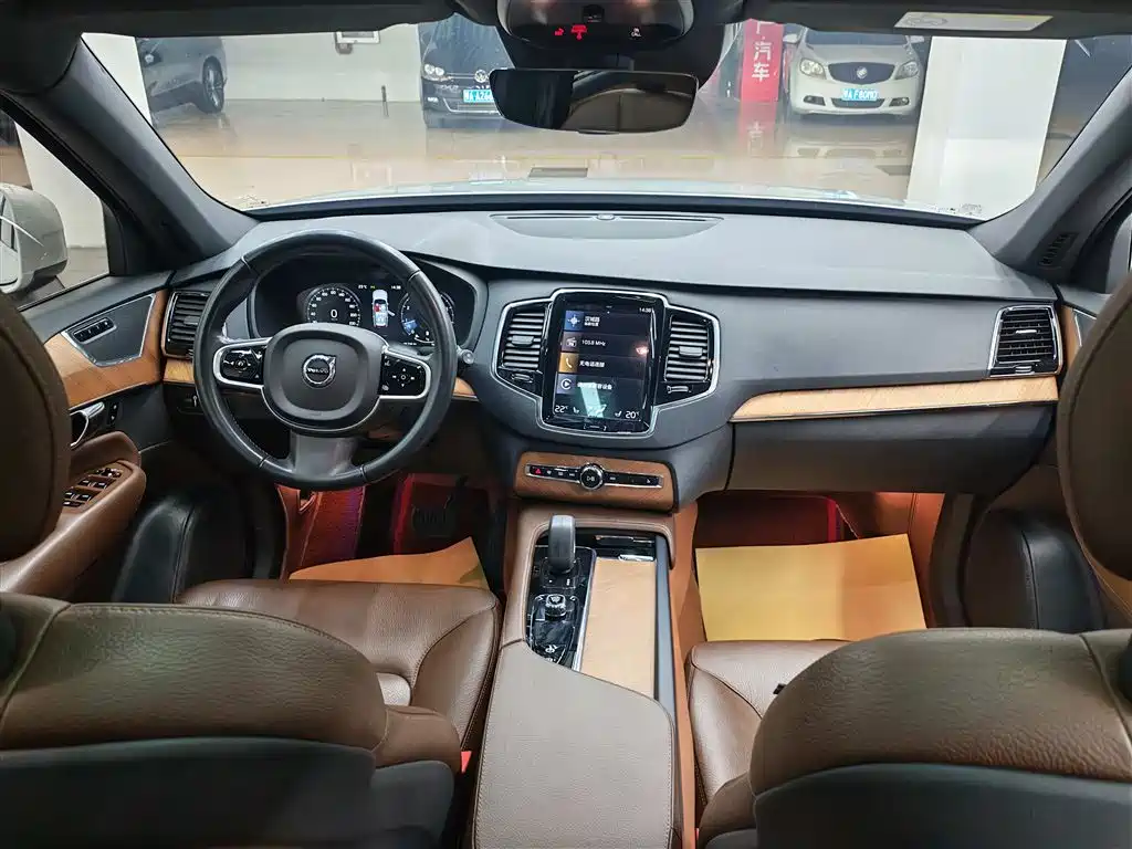 Volvo XC90 2021 B6 Luxury 7 мест