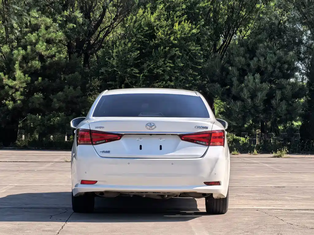 Toyota Crown — миниатюра 5