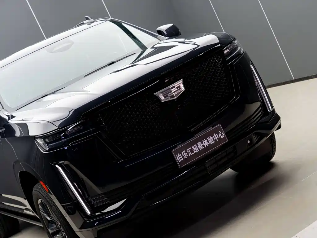 Cadillac Escalade — миниатюра 6